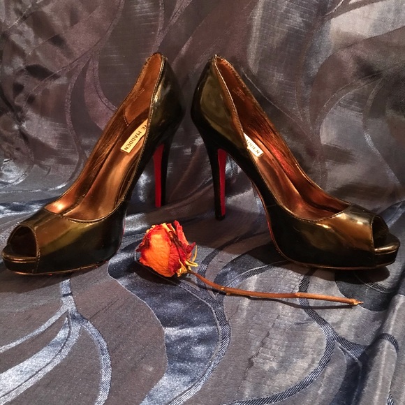 Steve Madden 5” Black Patent Platform Pumps - Picture 5 of 5